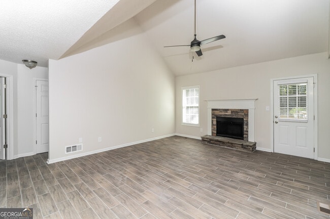 Photo - 435 Amy Blvd