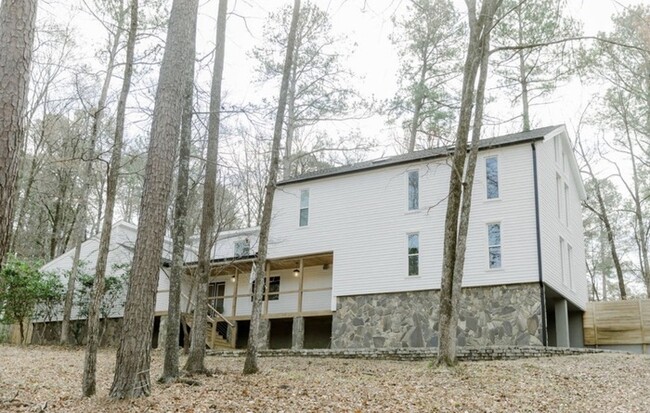 Building Photo - 1 Woodbridge Way