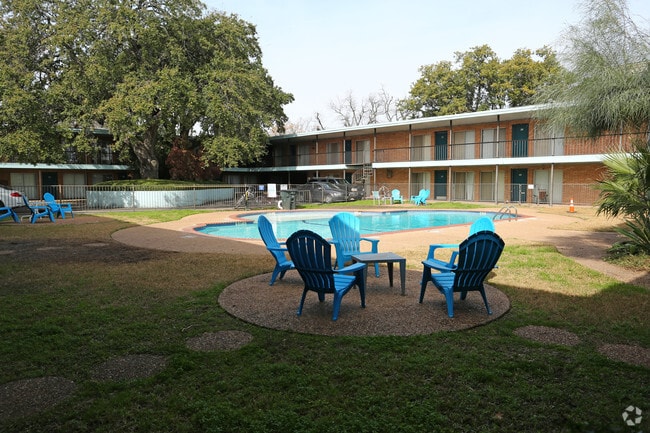 Photo - Lantana Apartments