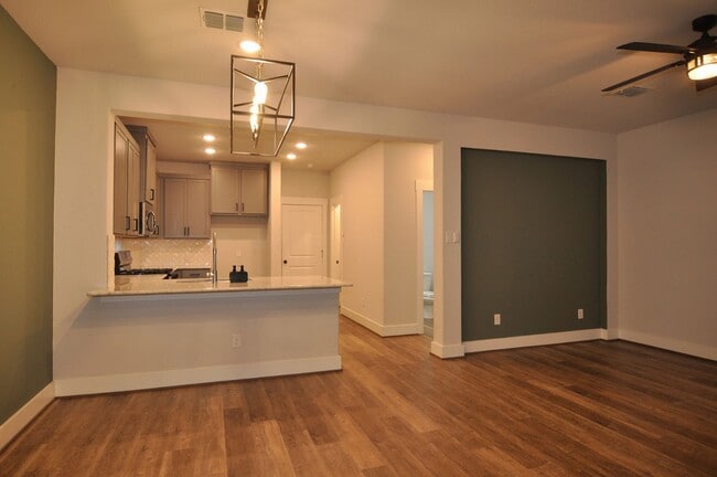 Photo - 829 Crystal Oak Ln