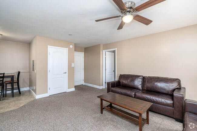 3BR, 1BA - 1,250SF - Living Room