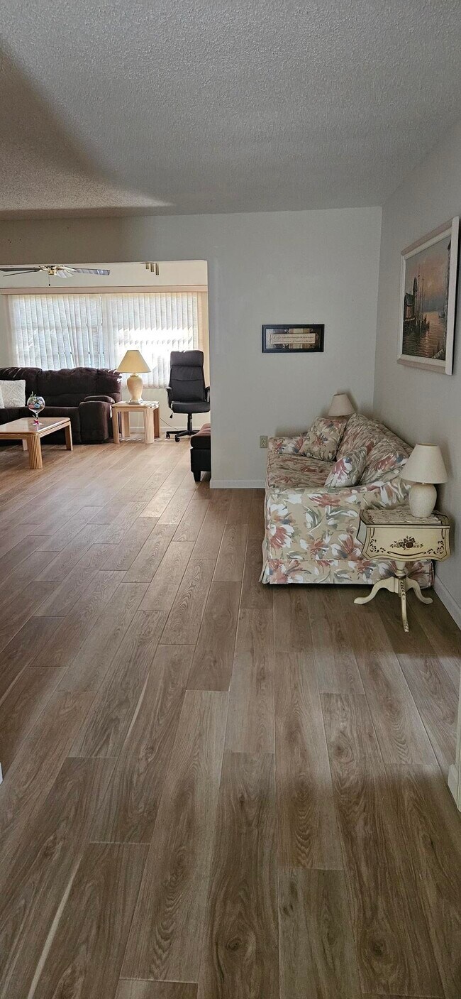 Photo - 6215 Green View Cir