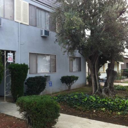 Front - 805 S Broadway Unit #4