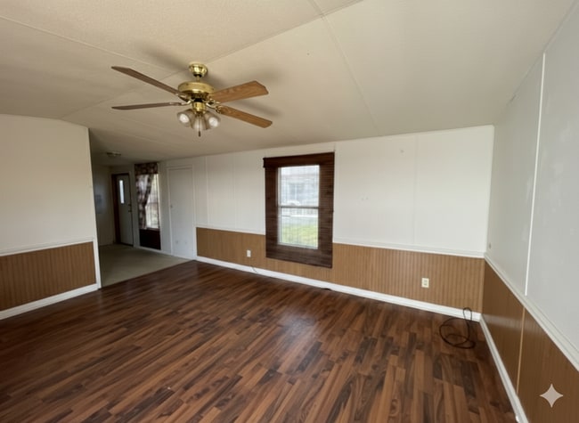 Building Photo - 25 US-98