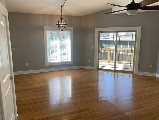Living/Dinning Rooms - 350 Mohawk Dr Unit #405