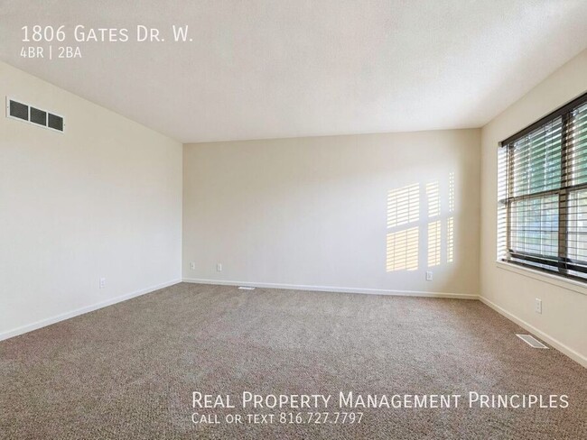 Photo - 1806 Gates Dr W