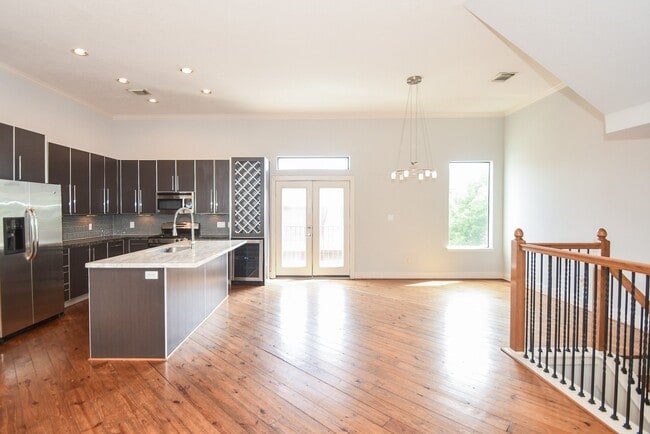 Photo - 748 W 16th St Unit B