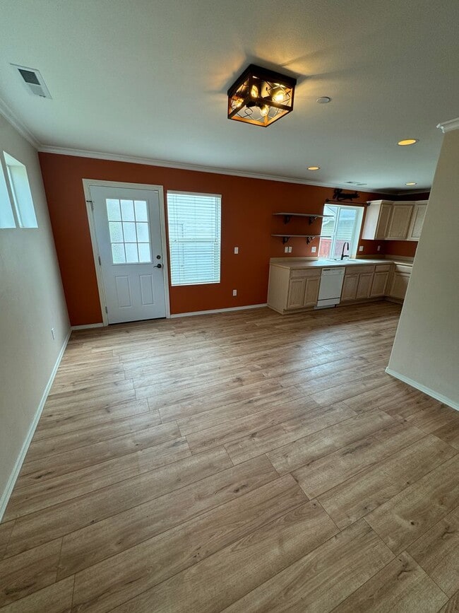 Photo - 1285 Griggs St