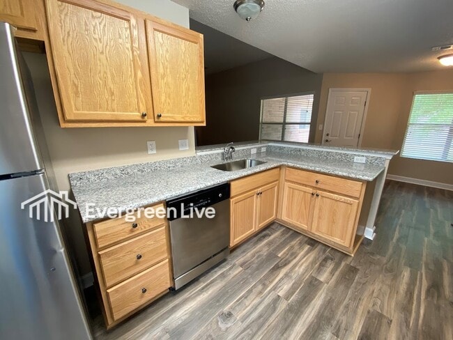 Photo - 558 Carrier Dr