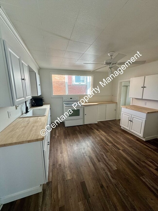 Photo - Three Bedroom One Bathroom in Uptown Butte