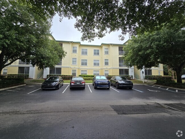 Building Photo - Great 2 Bed 1 Bath Ground floor condo in L... Unit 18102