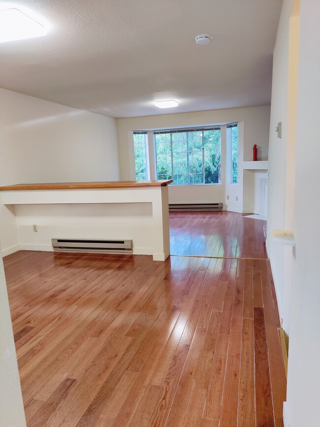 Building Photo - 708 122nd Ave NE Rental