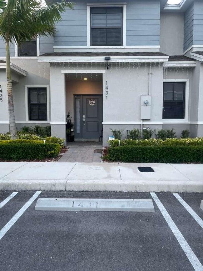 Photo - 1431 NE 3rd Ave