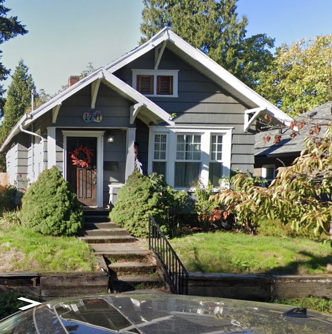 Building Photo - 1241 NE 74th Ave Rental