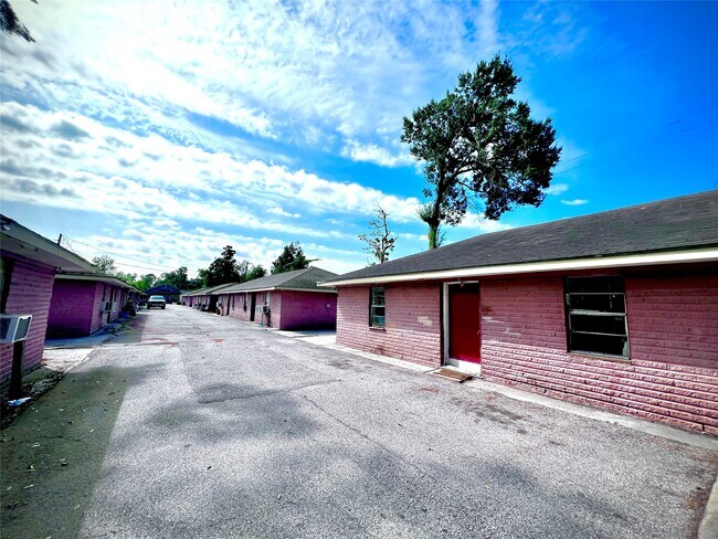 Photo - 1825 W Little York Rd Unit many