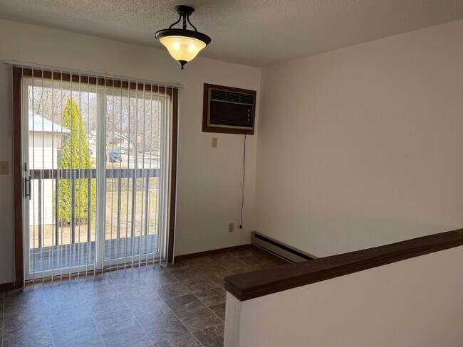 Photo - 1511 Avon St