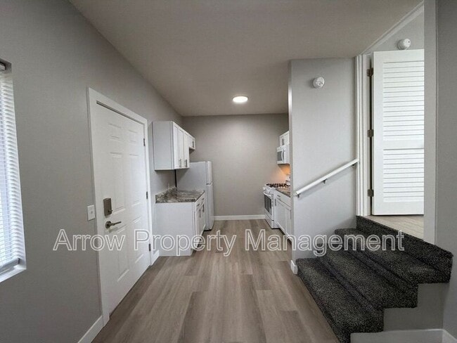 Building Photo - 867 N 26th St Unit 109
