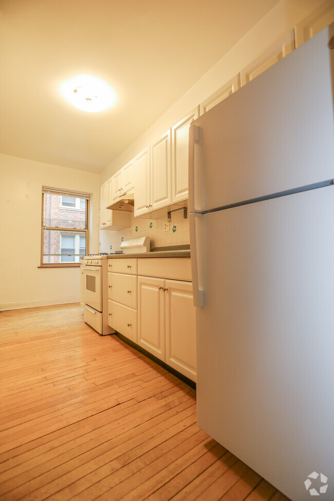 Building Photo - 7714 N Sheridan Rd Unit #1A Rental