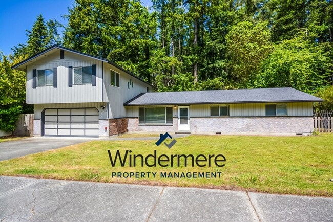 4 bedroom 3 bathroom pet friendly home - 4 bedroom 3 bathroom pet friendly home