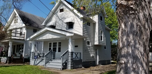 Old Brooklyn - 3 Bedroom Single Family Home - Old Brooklyn - 3 Bedroom Single Family Home