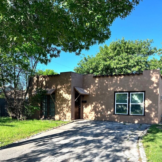 Building Photo - 4715 Howard St Unit Howard Building 1