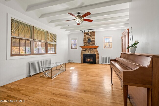 Photo - 72 Whalepond Rd