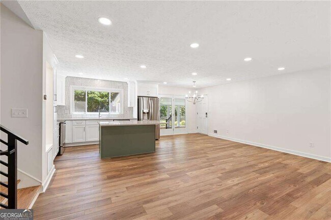 Photo - 472 Barnsdale Dr
