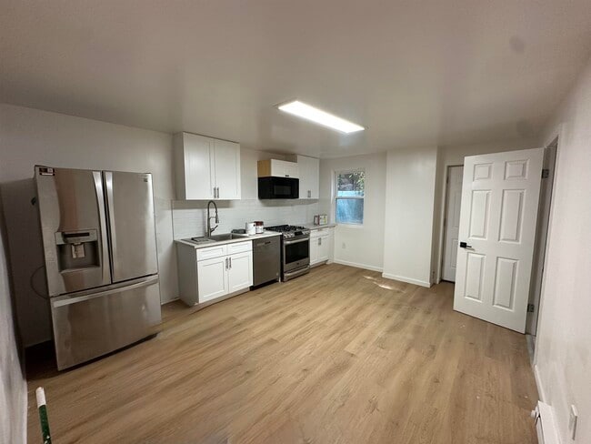 Building Photo - 519 Mercer St Unit 1 Rental