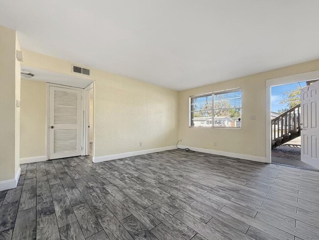 Photo - 820 State Ave