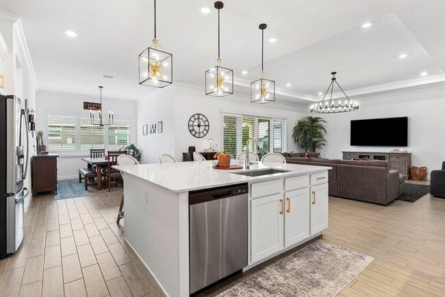 Photo - 962 Castaway Ct