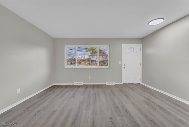 Photo - 1392 E 263rd St