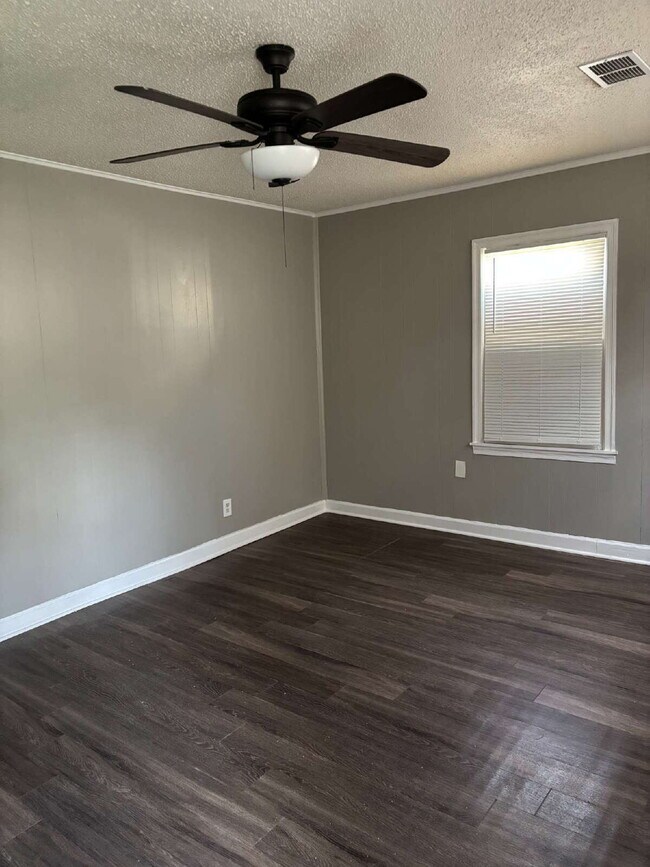 "3-Bedroom Gem on East Frank Avenue"