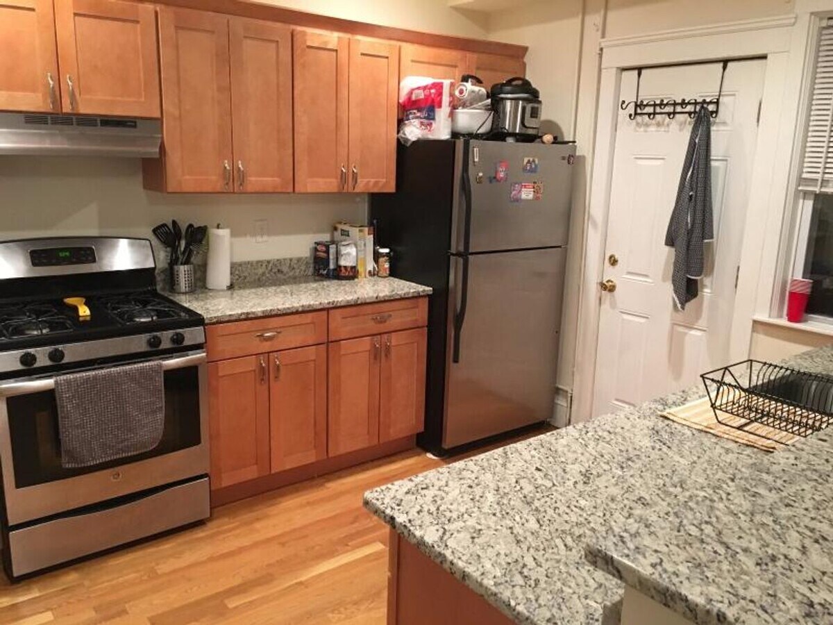 Charming 4 Bedroom - Charming 4 Bedroom