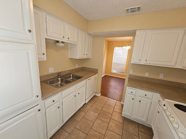 Photo - 1400 Darr St Unit acBUTT02