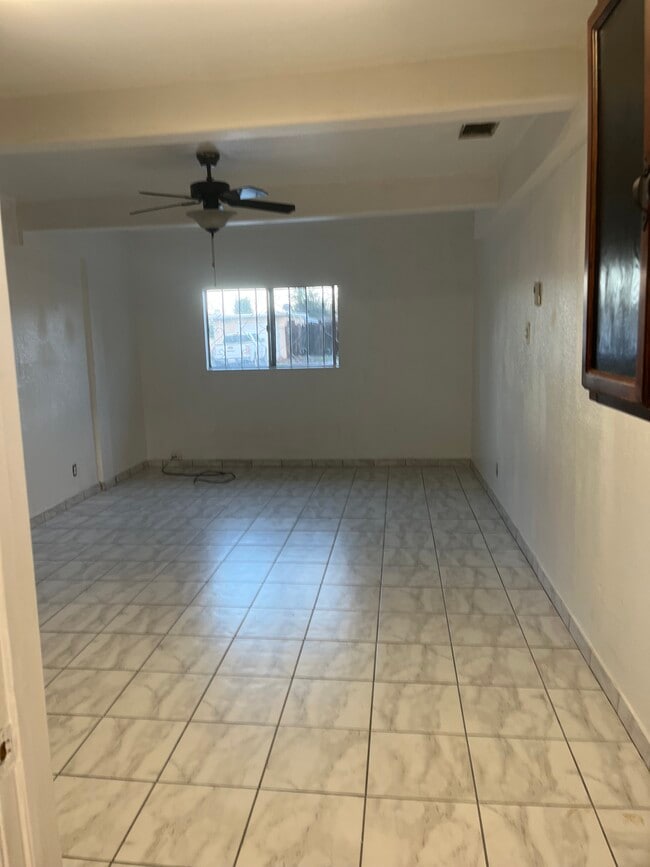 Área de estar - 14050 Candler Ave Unidad Charming In Law Quarters