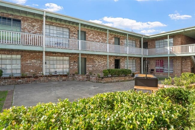 Building Photo - 6301 Alfano St Unit 10 Rental