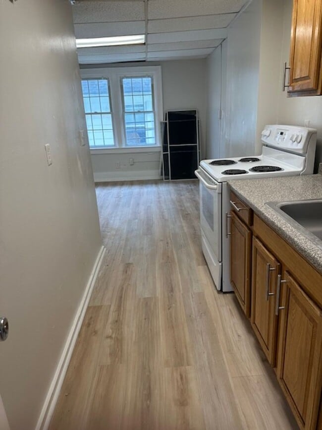 Building Photo - 687 Genesee St Unit 687 Genesee St #3 Rental