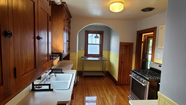 Photo - 1479 Albany Ave