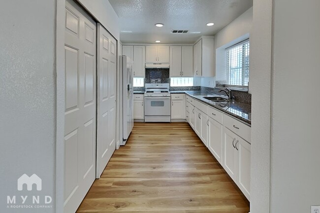 5739 Roundrock Dr