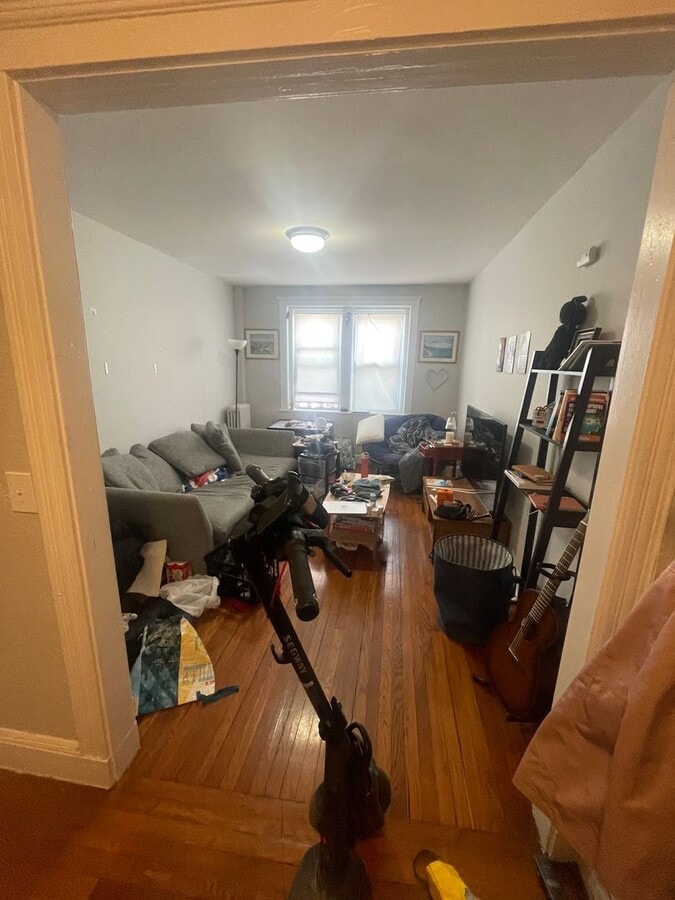 Very Big Sunny 1 Bed NO FEE Close to Everything Laundry Students ok JUNE 1 - Very Big Sunny 1 Bed NO FEE Close to Everything Laundry Students ok  JUNE 1