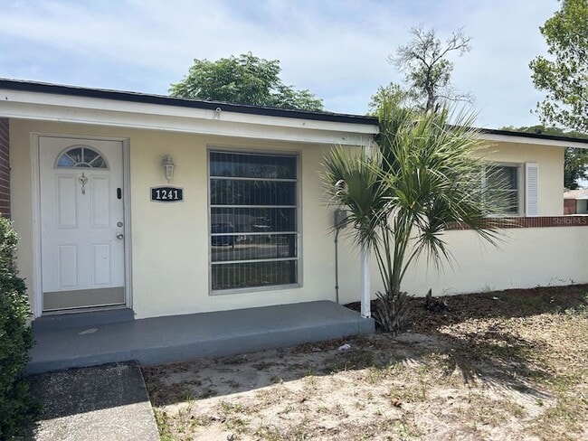 Building Photo - 1241 Pilgrim Rd