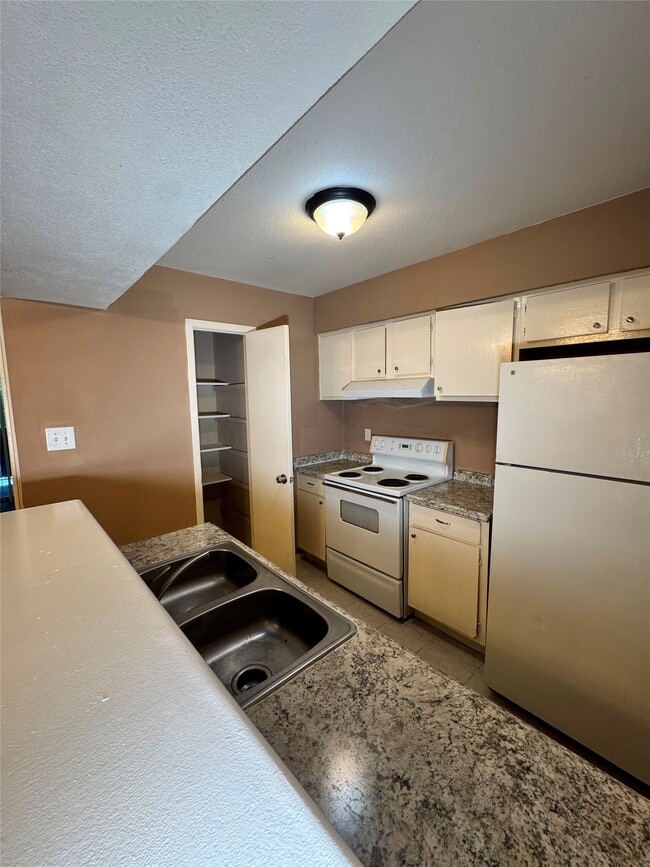 8201 Richmond Ave Unit 12
