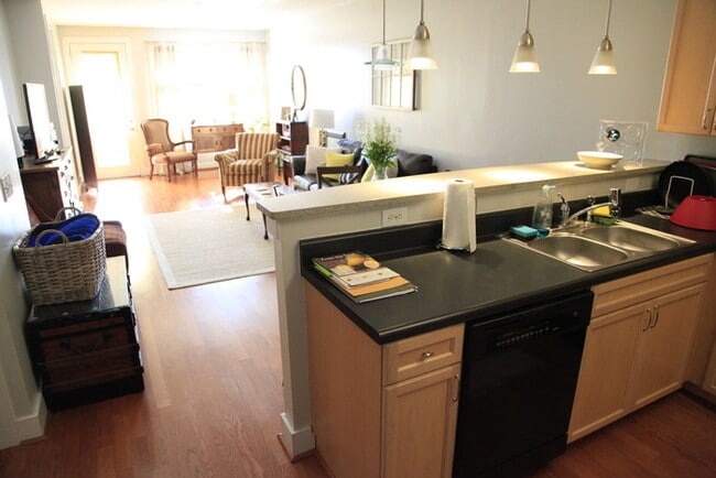 Photo - Charming 2 Bedroom/2 Bath condo close to uptown