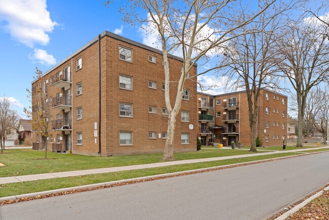 Photo - Randal Court