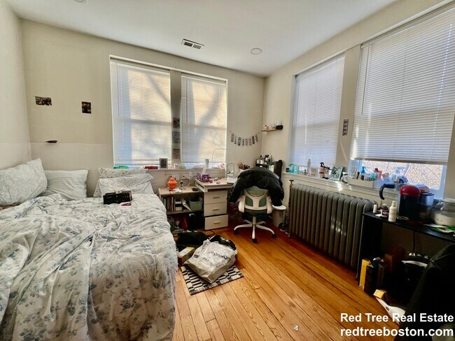 16 Copenger St Unit 2