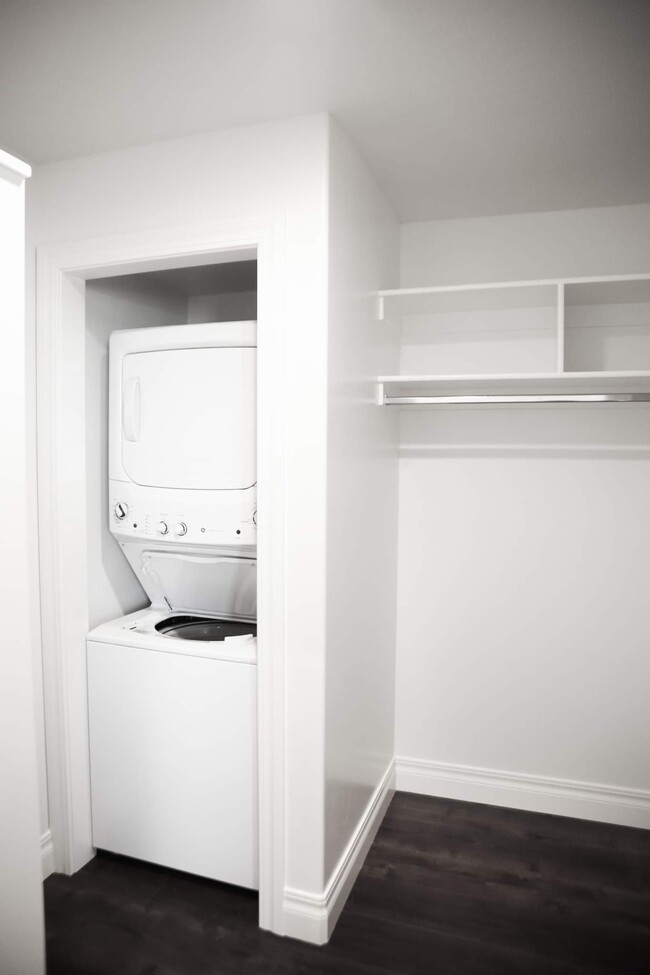 Washer/Dryer - 555 N Sarah St Apartment Unit 555