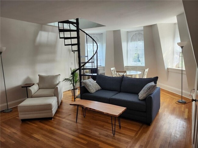 Building Photo - 45 Ayrault St Unit 9