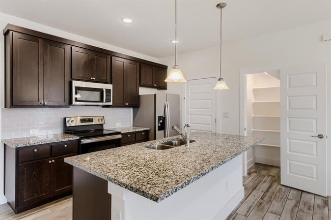 Photo - 401 Parkline Dr