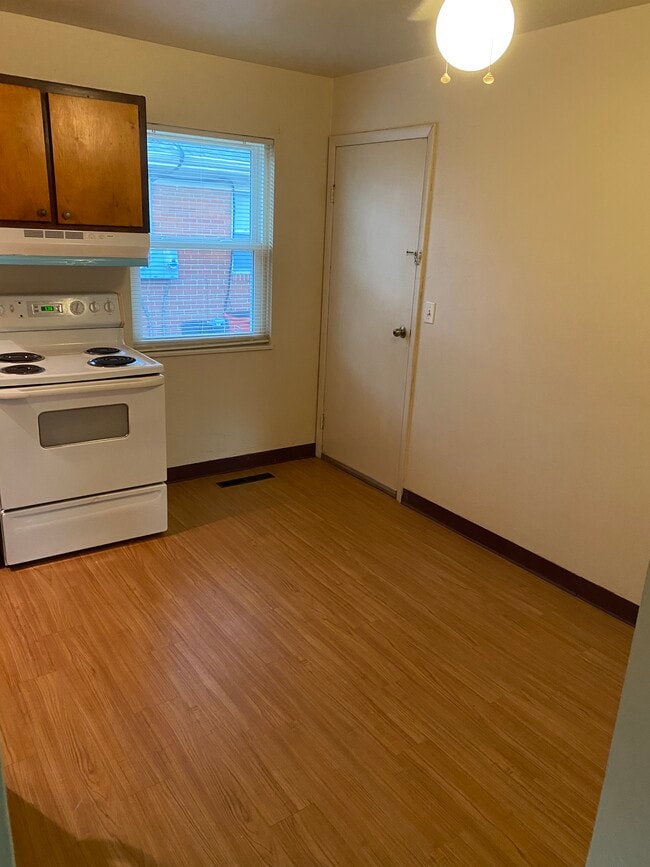 Kitchen/ basement door entry
