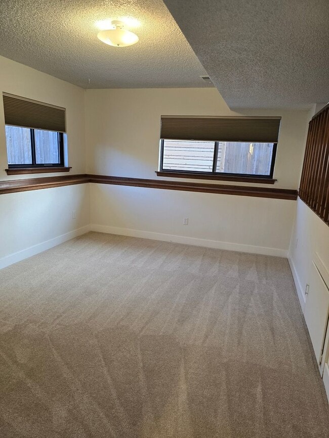 Photo - 443 Lincoln Cir